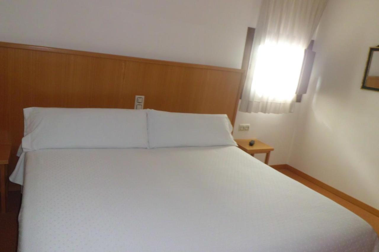 Hostal Palouet De Segarra Bagian luar foto