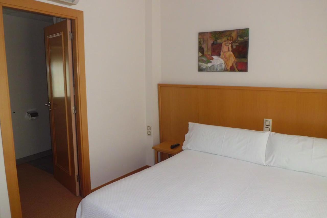 Hostal Palouet De Segarra Bagian luar foto