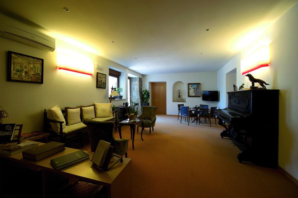 Hostal Palouet De Segarra Bagian luar foto